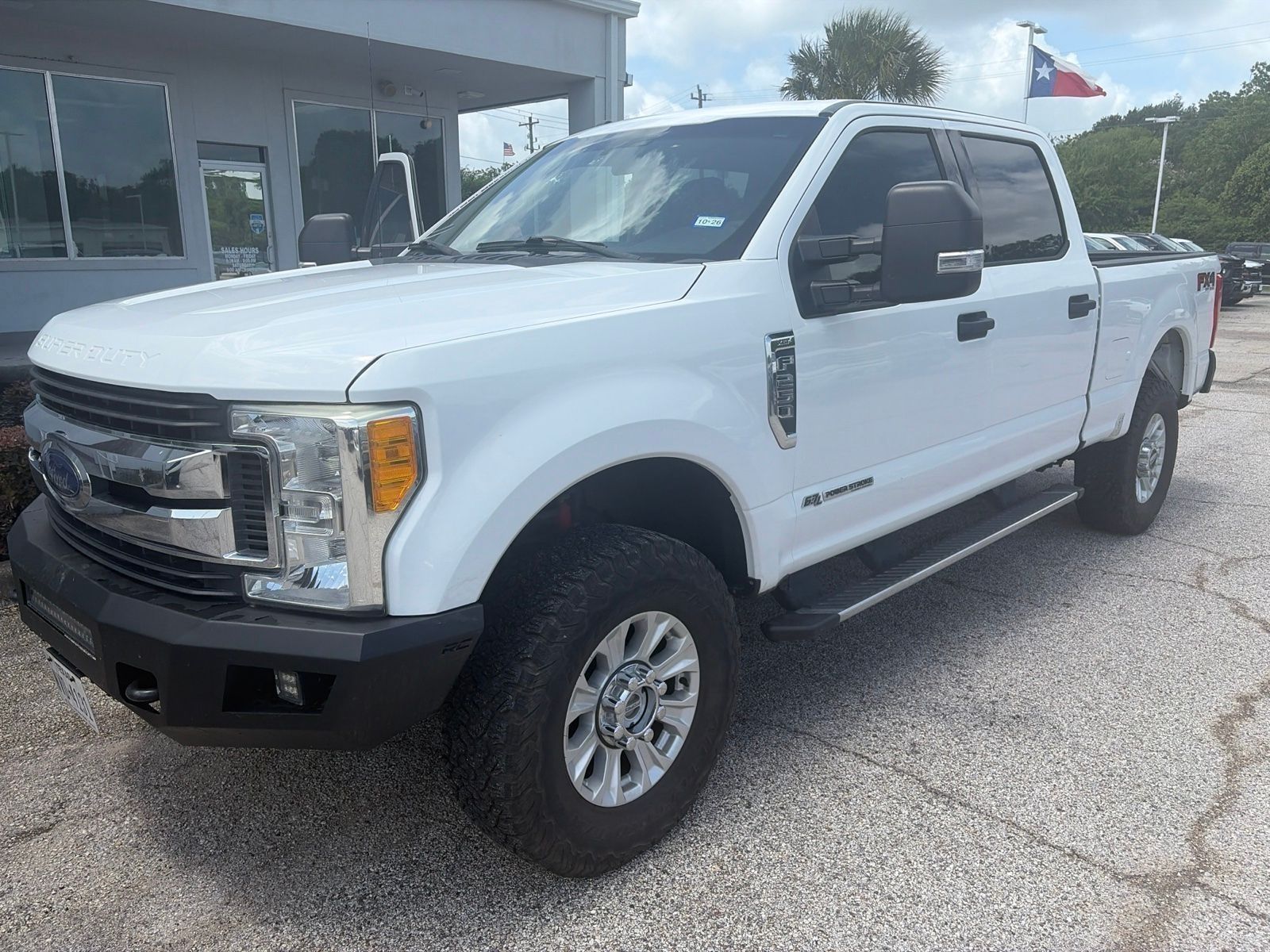 Oxford White 2017 Ford F-250 Super Duty Pickup Truck Four-Wheel Drive 6-Speed Automatic