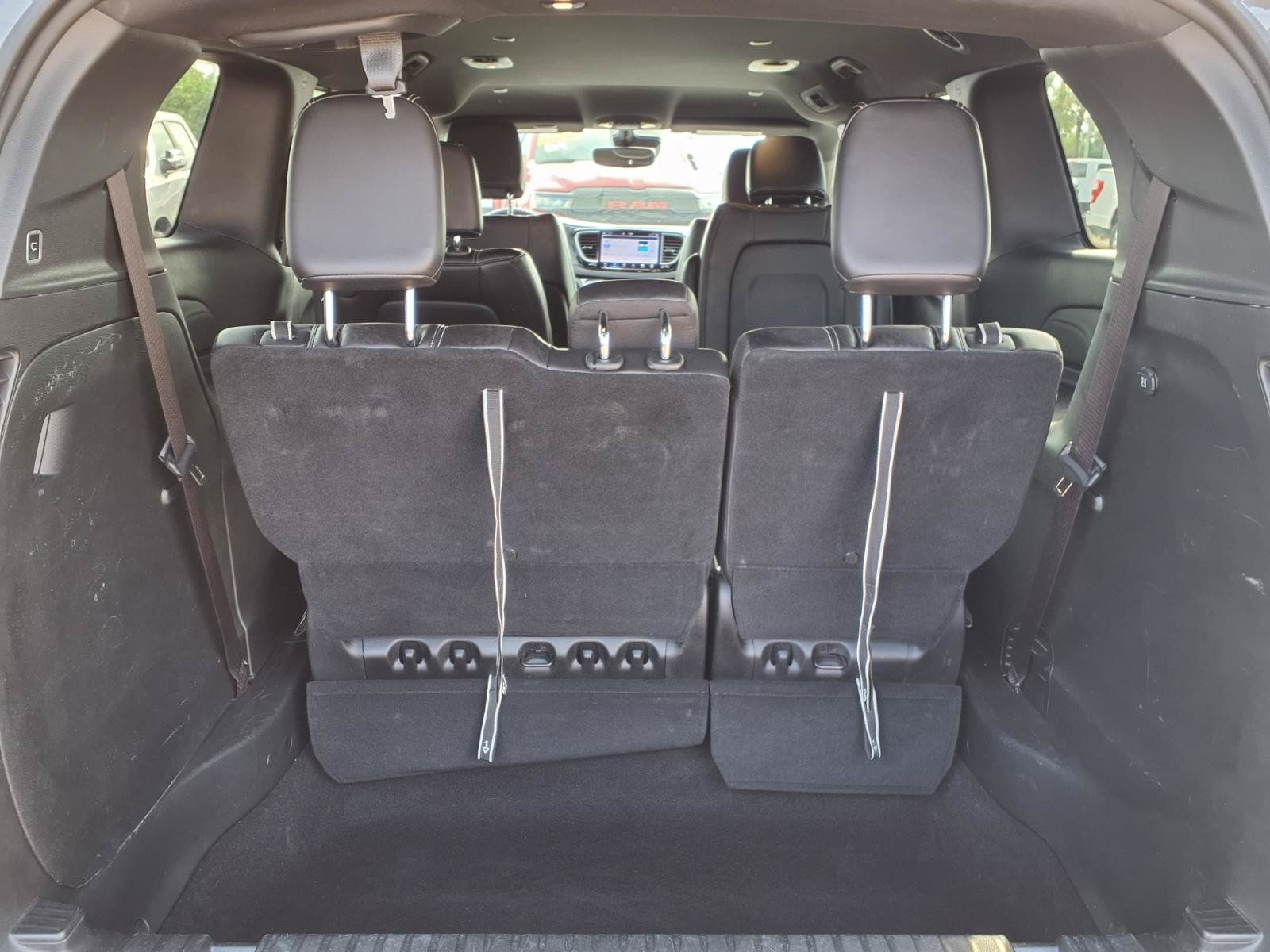 2025 Chrysler Pacifica Select - 6