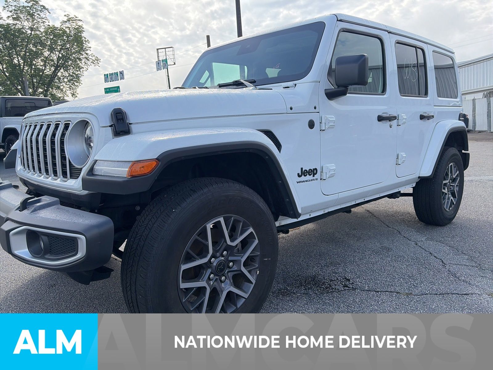 Used 2025 White Jeep Sahara image 5