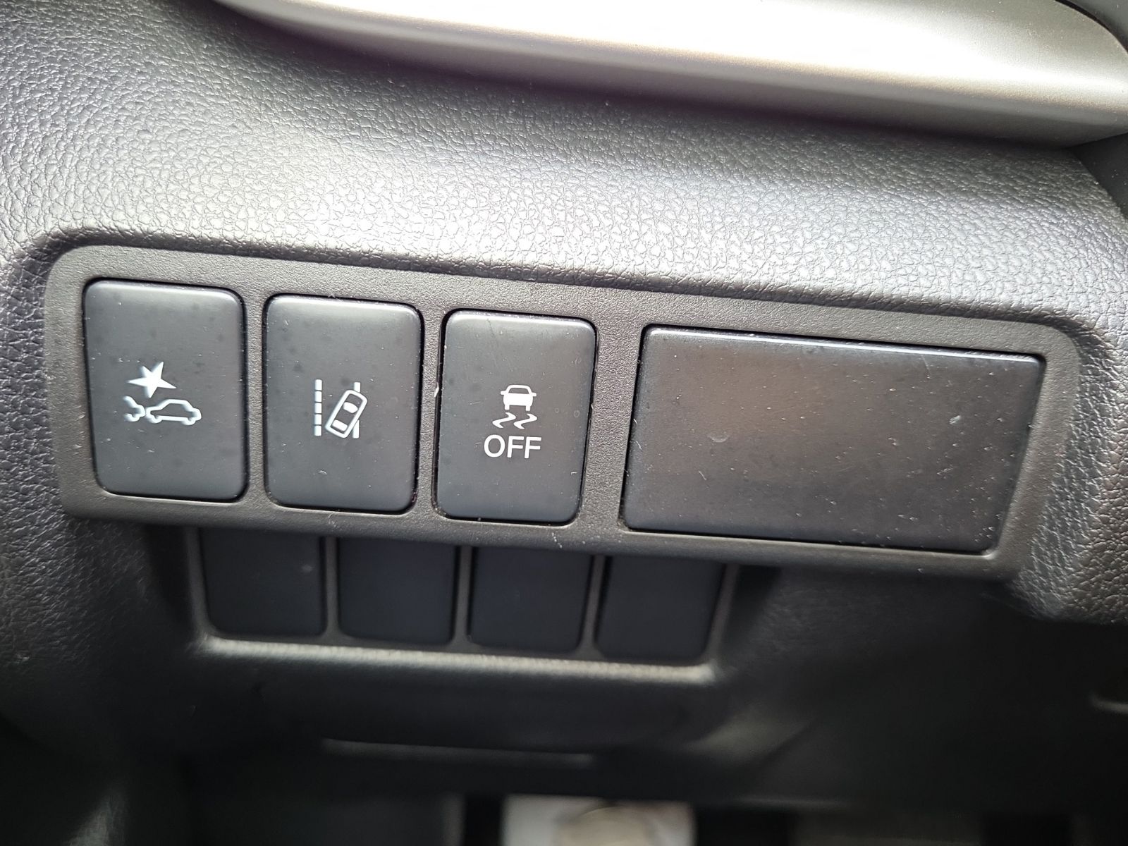 Used 2024  Mitsubishi ES image 21