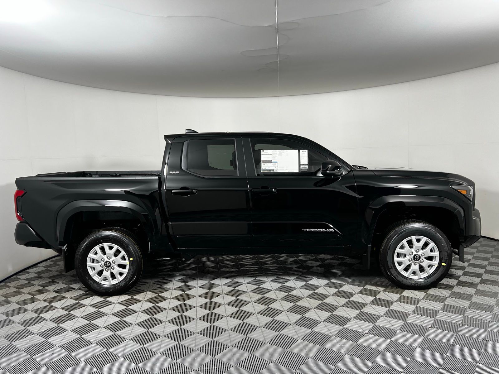 2025 Toyota Tacoma SR5 4