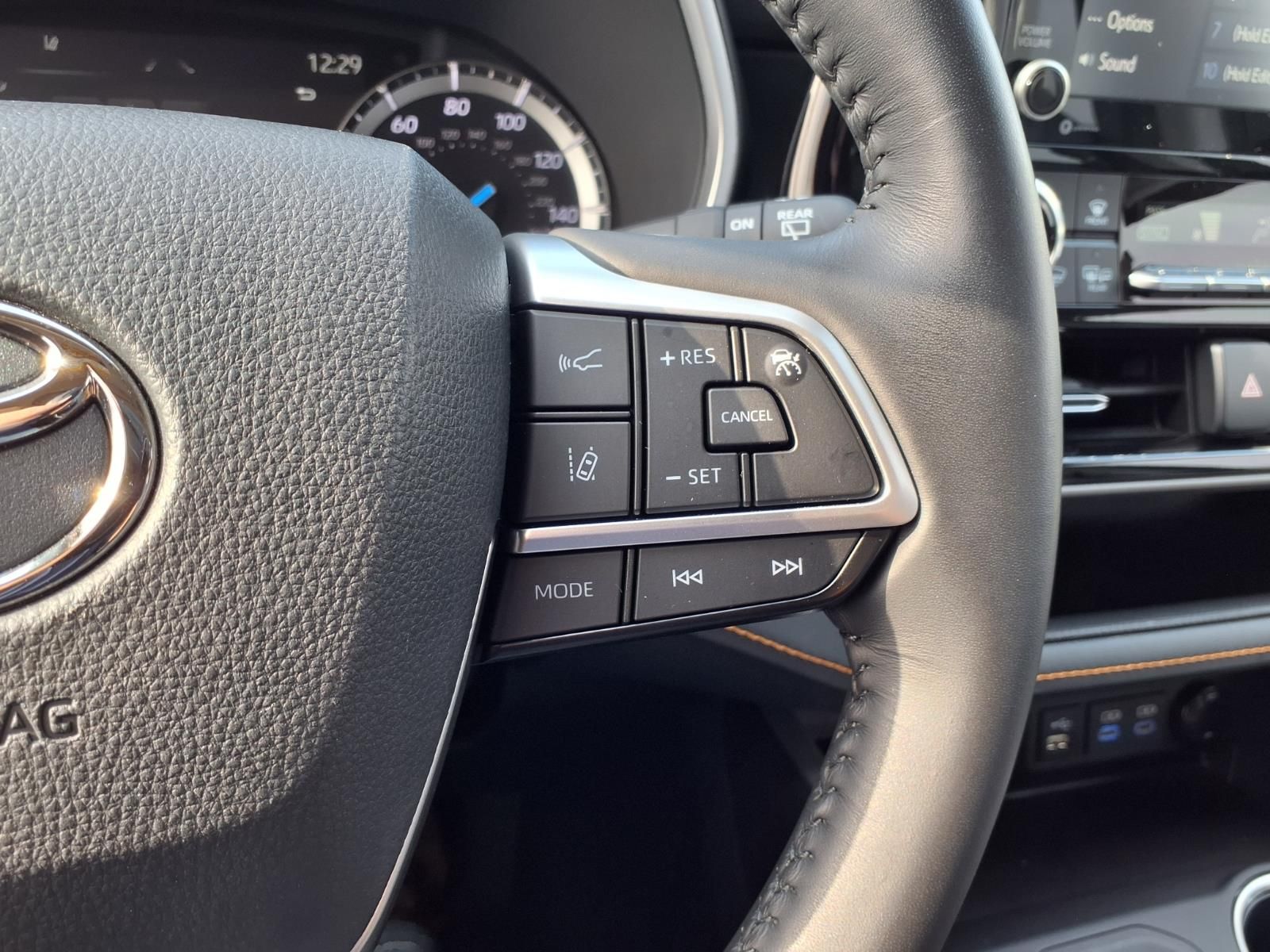 2022 Toyota Highlander Hybrid Bronze Edition Beige at Toyota of Victoria