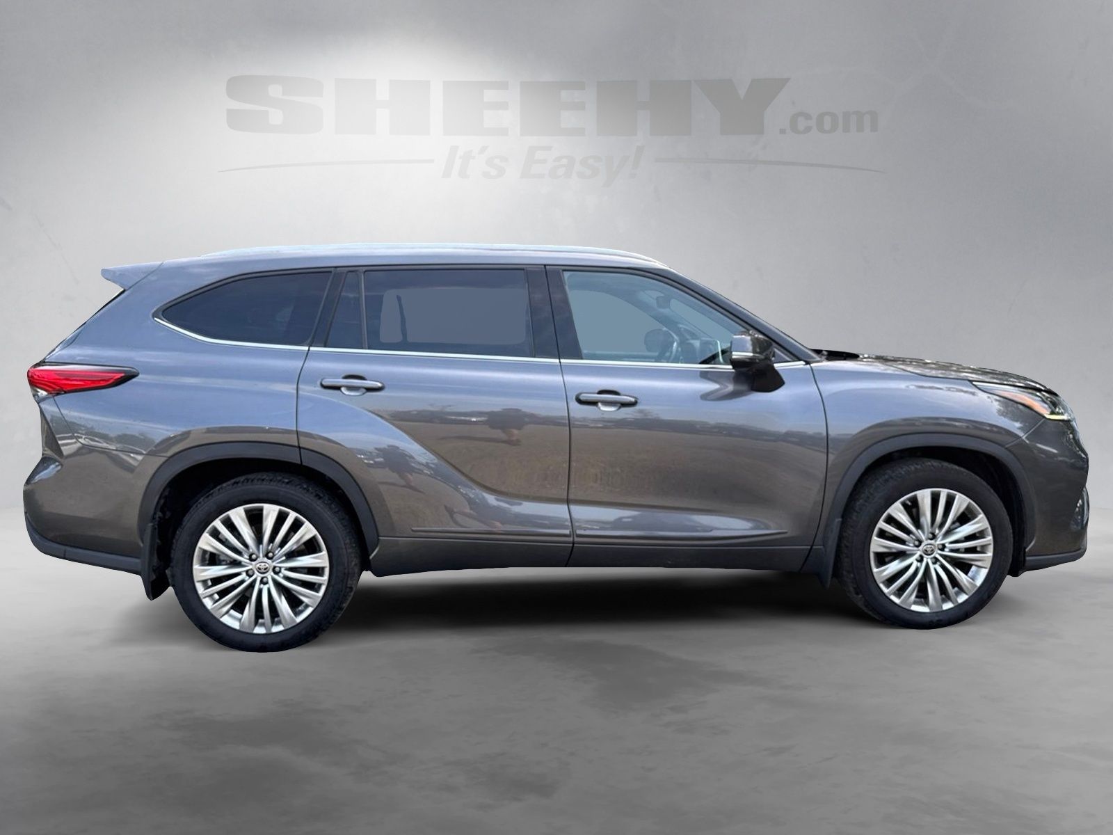 Used 2023 Magnetic Gray Metallic Toyota Platinum image 9