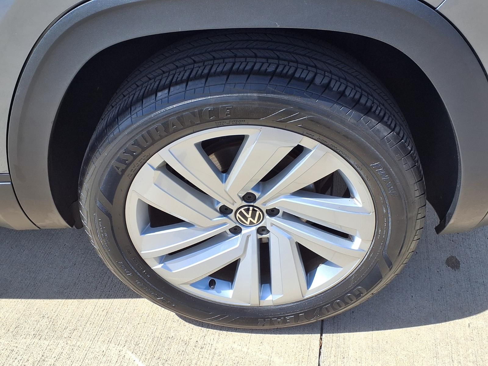 2023 Volkswagen Atlas Cross Sport 3.6L V6 SE w/Technology Gray at Toyota of Victoria
