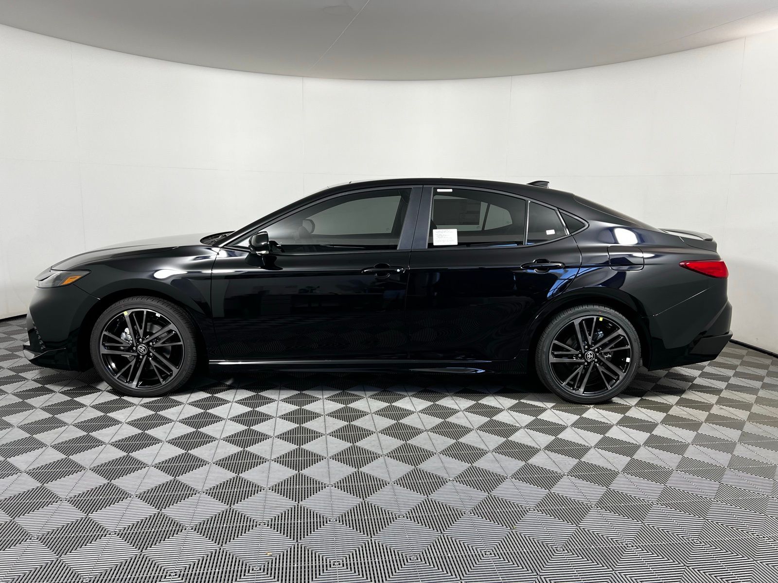 2025 Toyota Camry XSE 8
