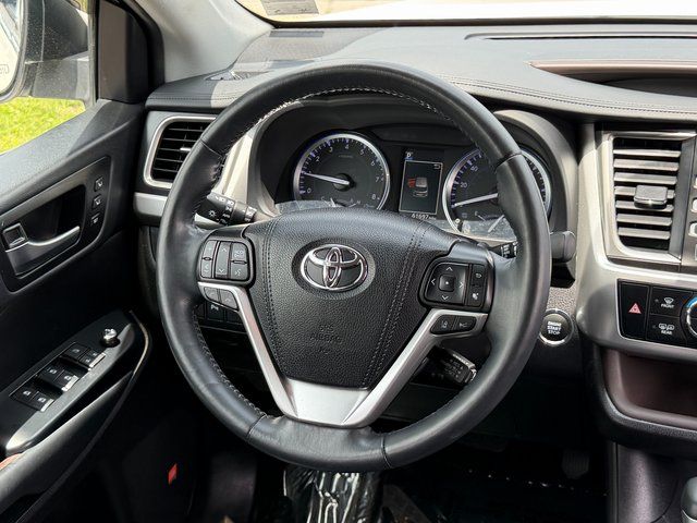 Used 2019 Blizzard Pearl Toyota Limited Platinum image 18