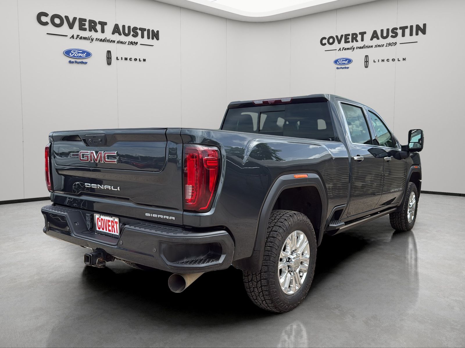Used 2023 Green GMC Denali image 5