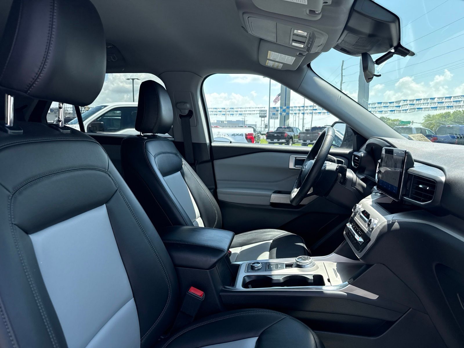 2024 Ford Explorer image 7