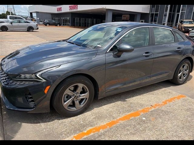 2024 Kia K5 Gris (Gravity Gray) Sedán Tracción delantera 8 velocidades Automática