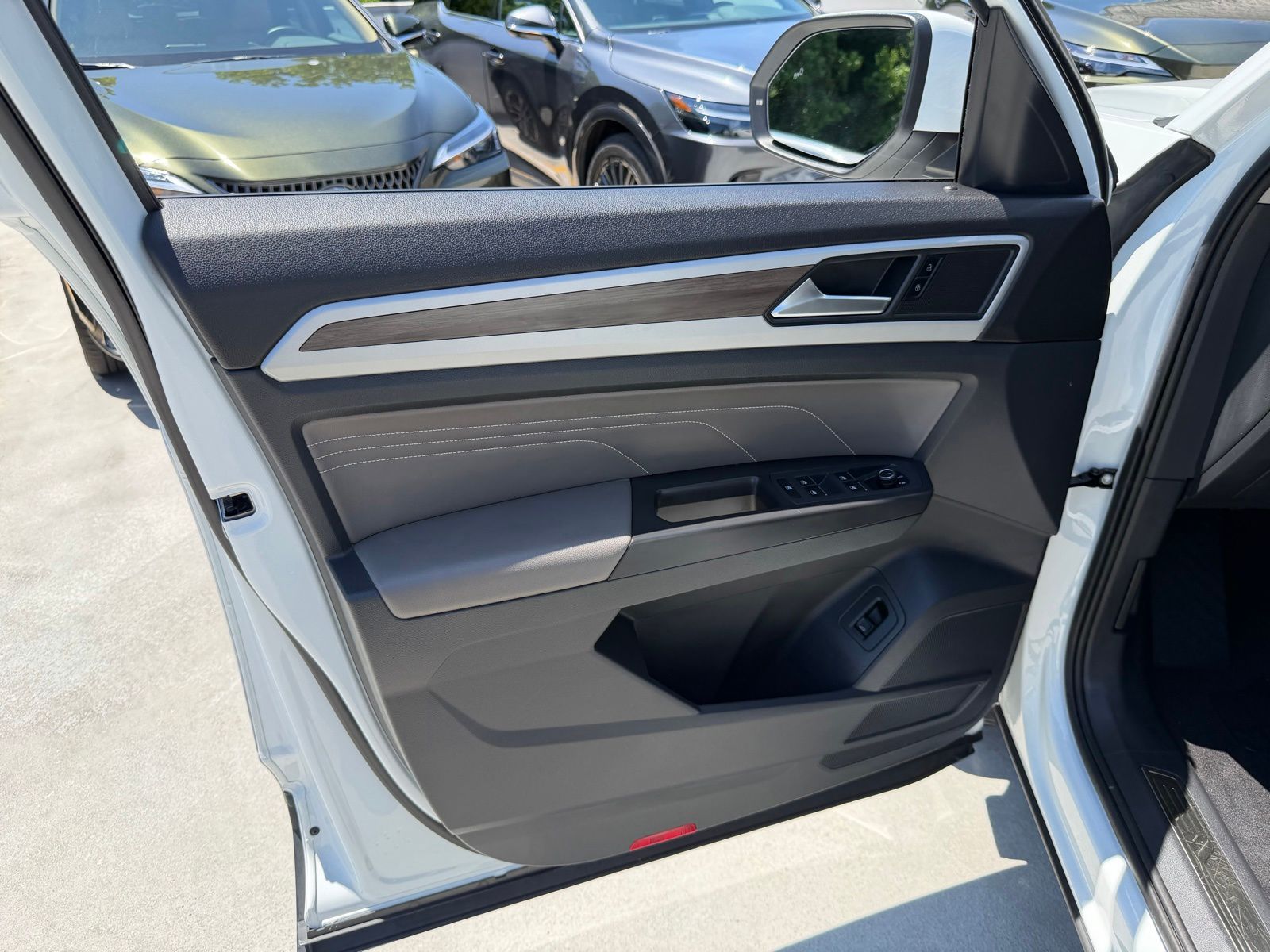Used 2022  Volkswagen SEL image 22