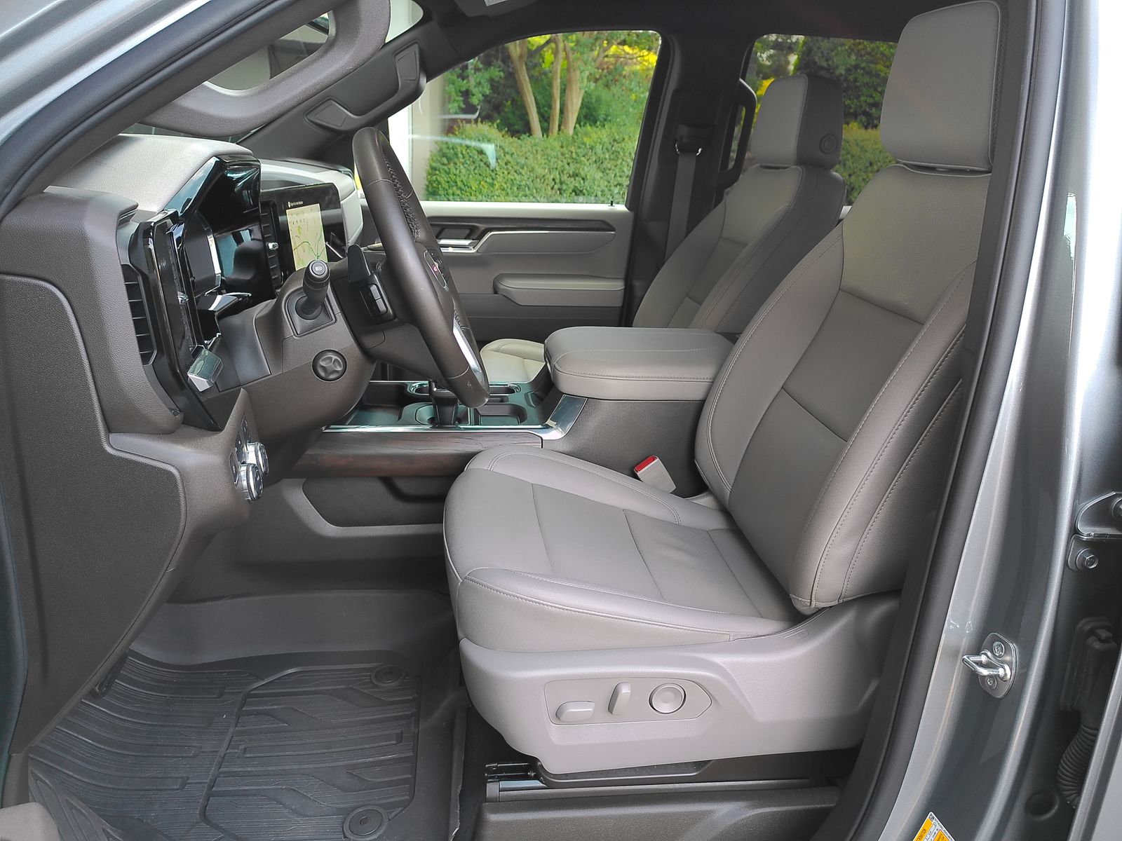 Used 2025 Silver GMC SLT image 9