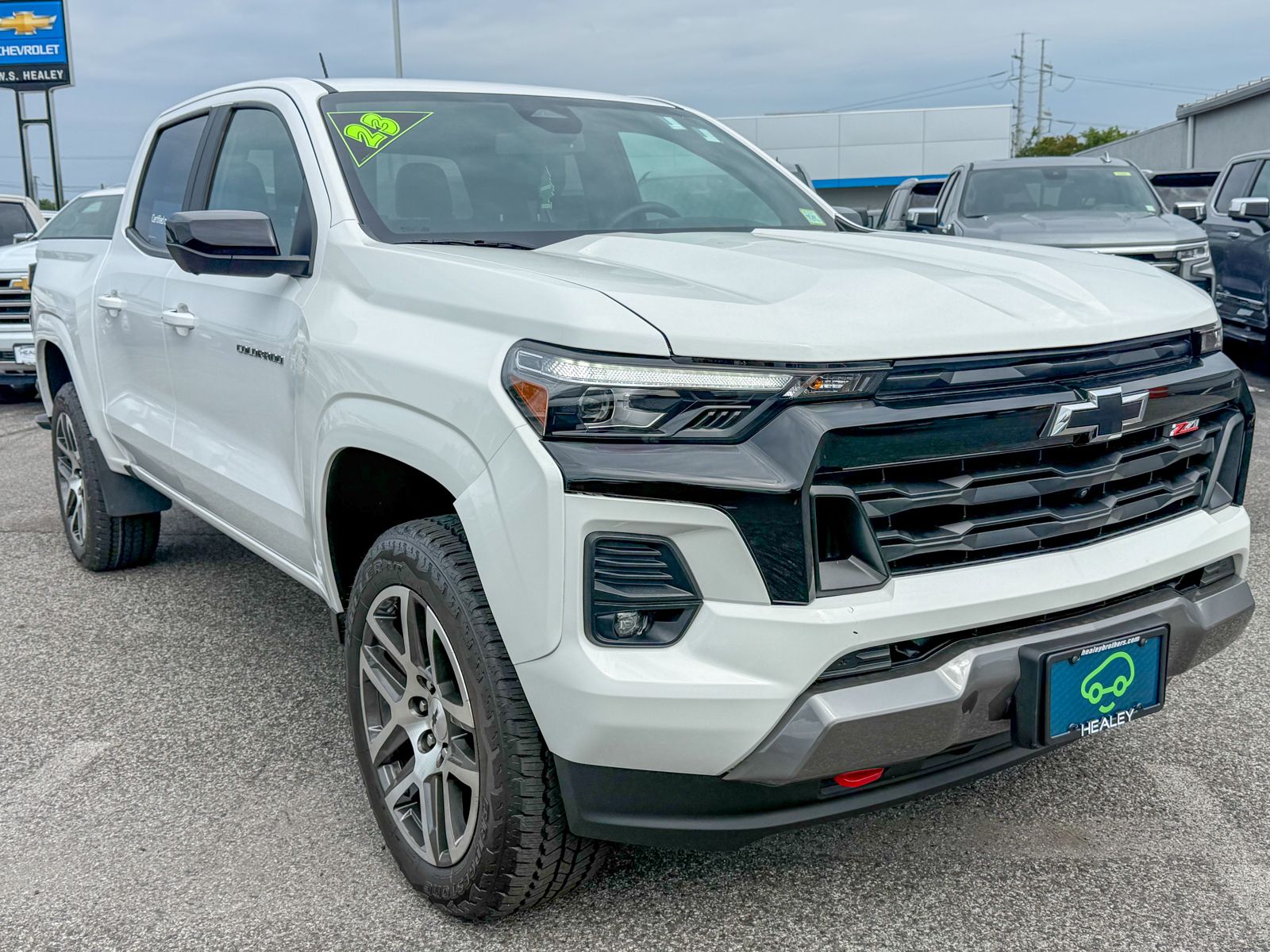 Summit White 2023 Chevrolet Colorado Pickup Truck Four-Wheel Drive 8-Speed Automatic