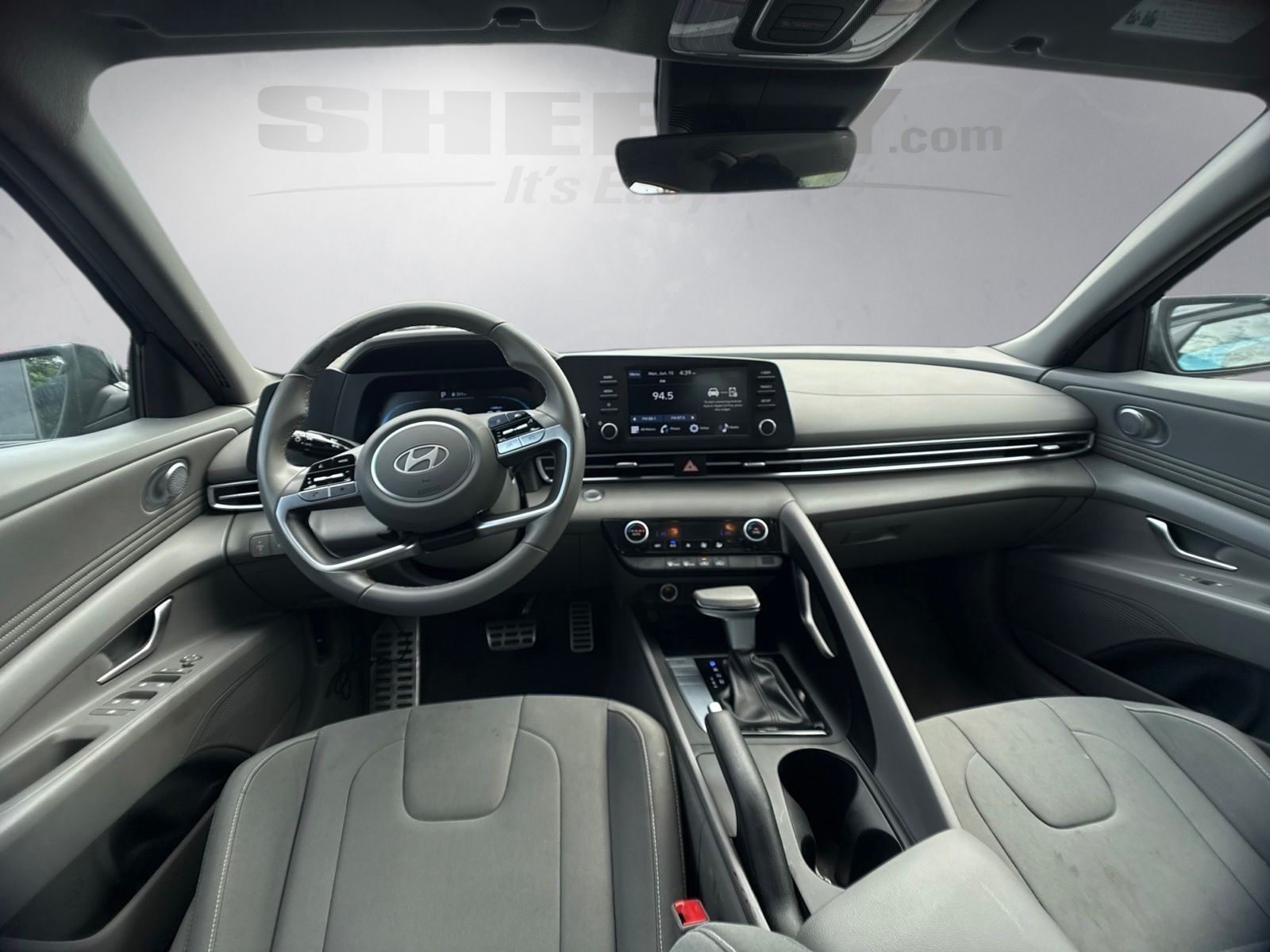 Used 2025 Gray Hyundai SEL Sport image 3
