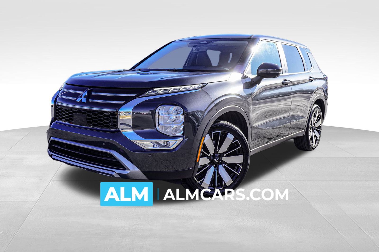 2025 Mitsubishi Outlander SE's photo