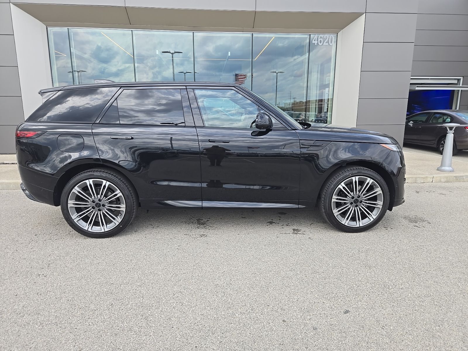 View vehicle photo 6