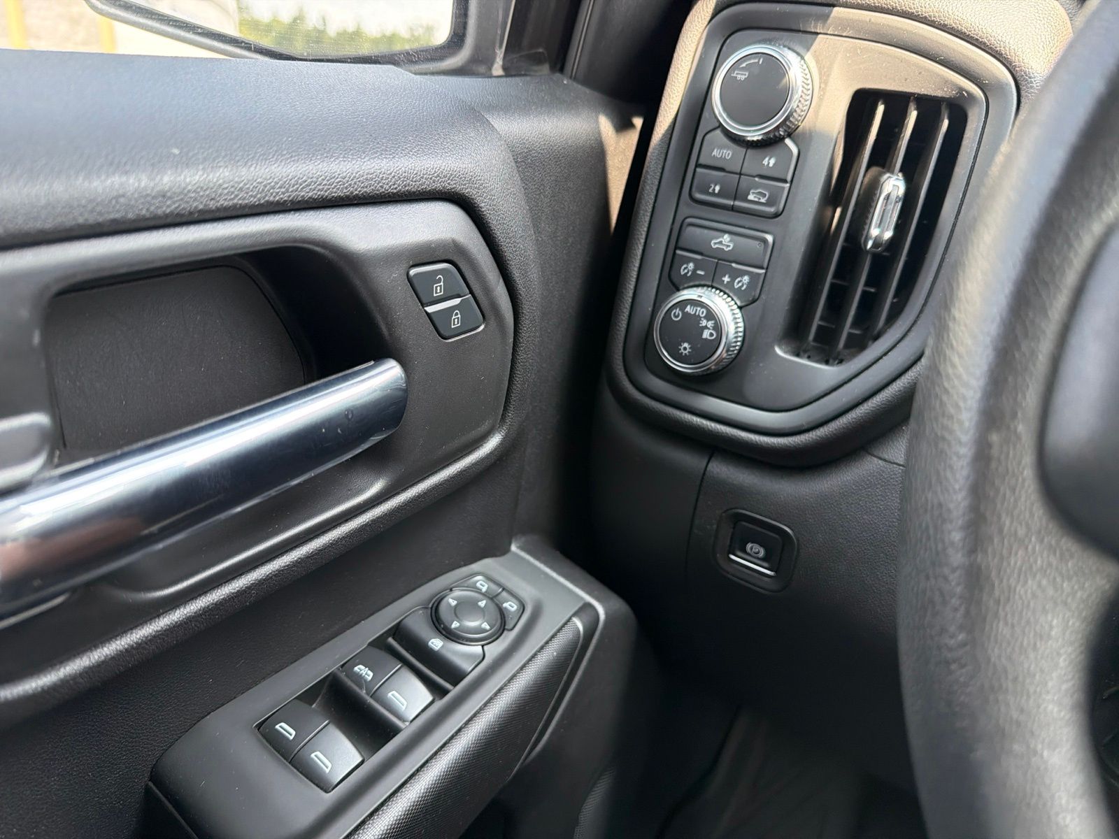 Used 2024 Onyx Black GMC Pro image 21