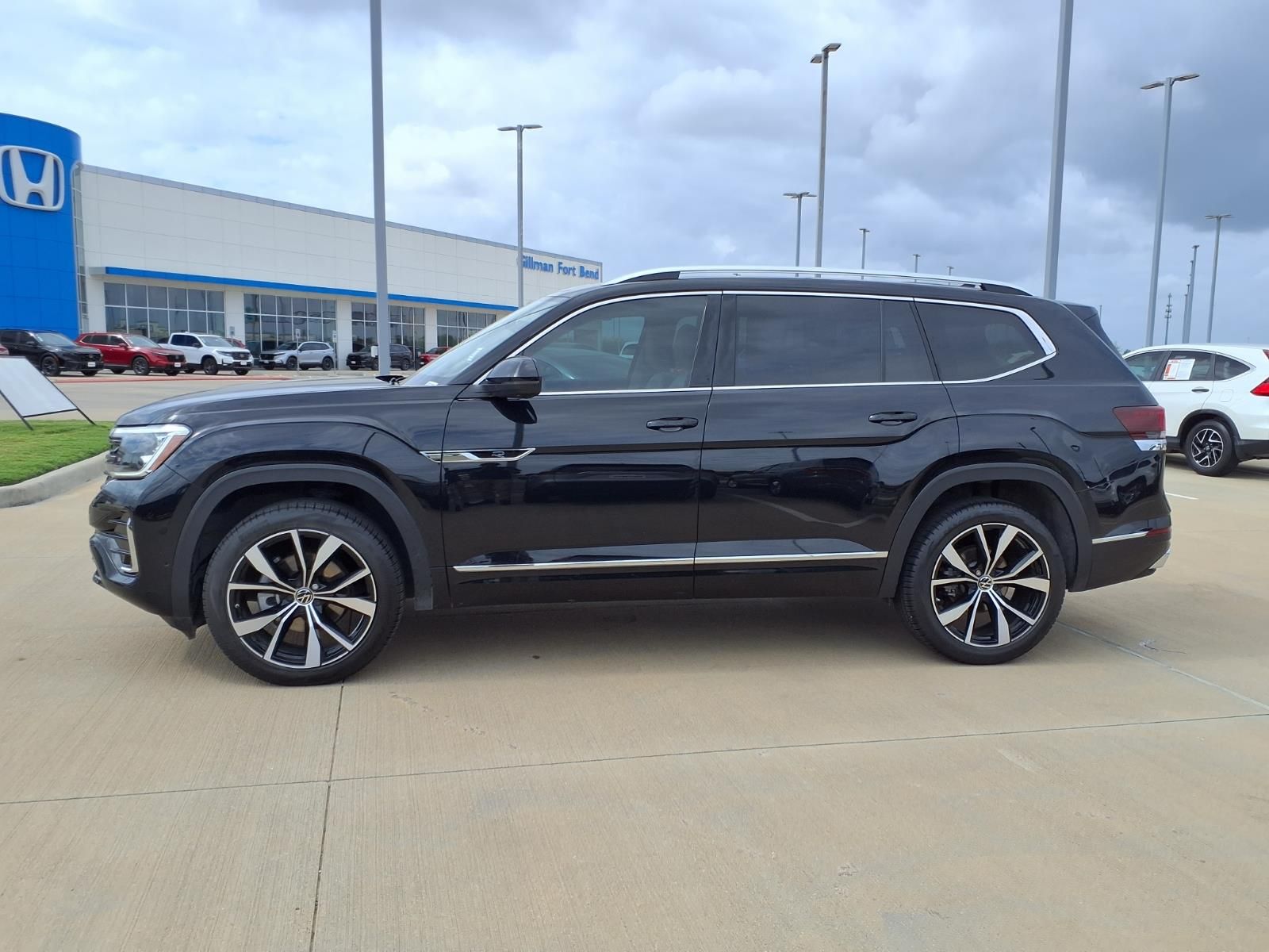 View vehicle photo 3