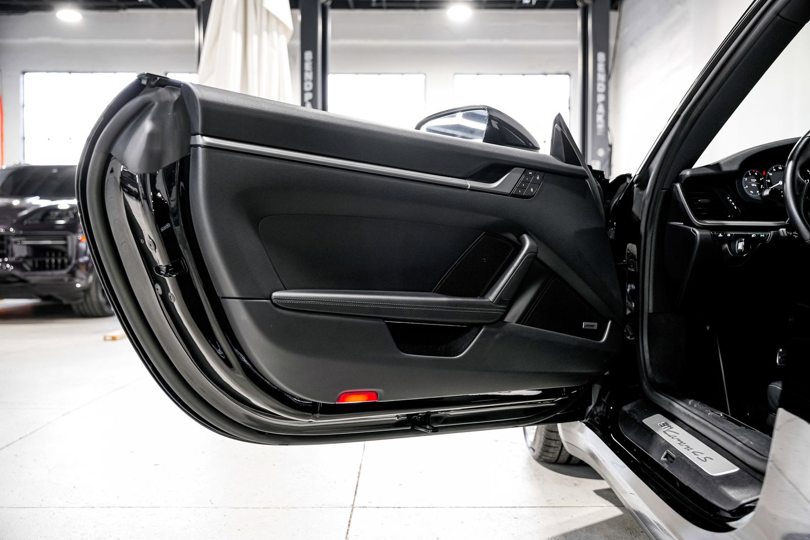 2022 Porsche 911 Carrera 4S — photo 25