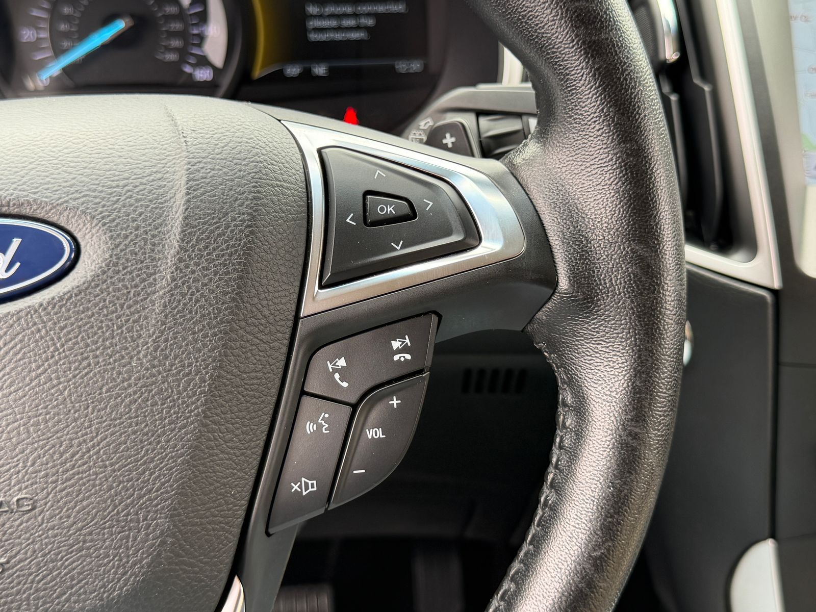 Certified Used 2018 White Gold Metallic Ford SEL image 20