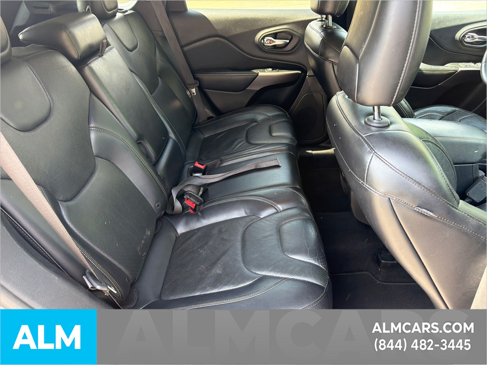 Used 2019 Silver Jeep Limited image 17