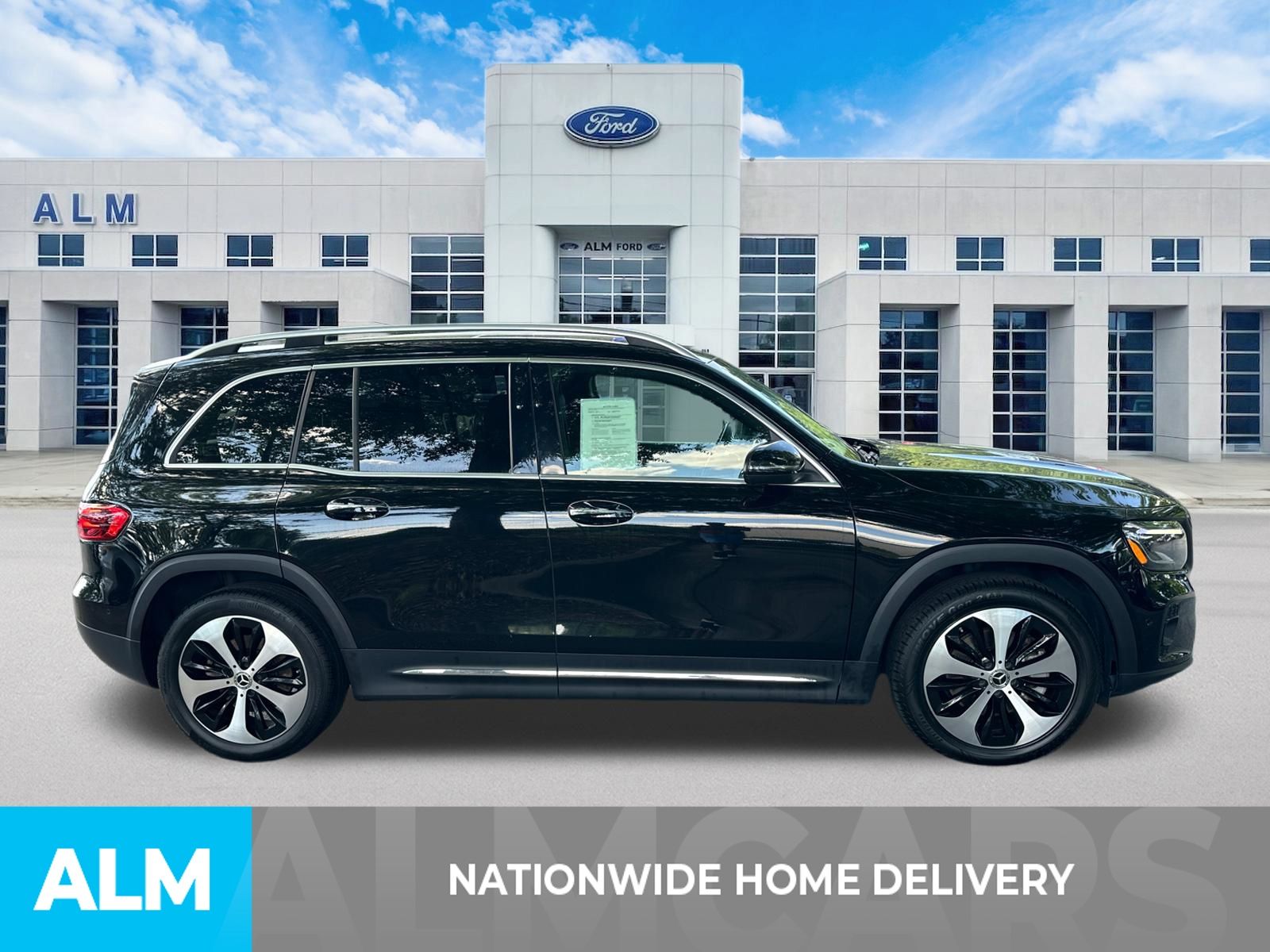 Used 2025 Black Mercedes-Benz GLB 250 image 4