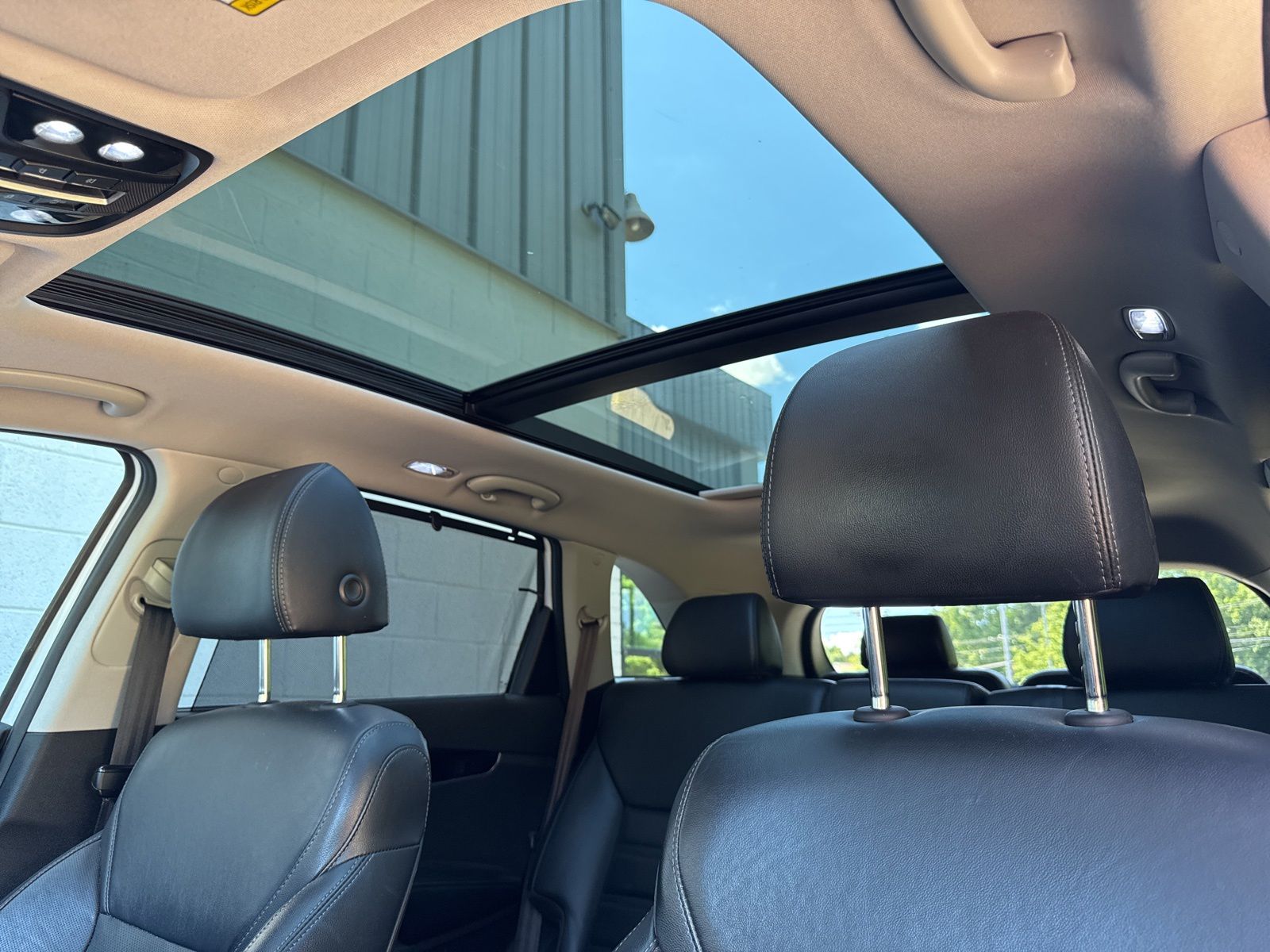 Used 2019 Snow White Pearl Kia SX image 10