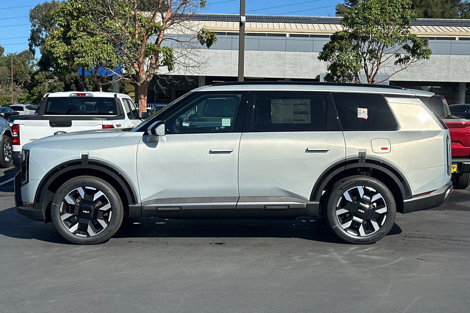 View vehicle photo 7