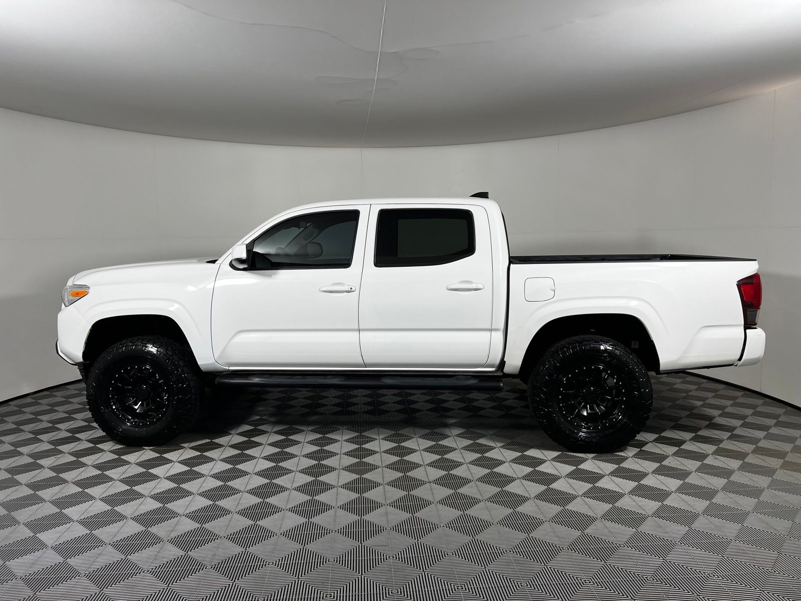 Thumbnail: 2022 Toyota Tacoma - 8