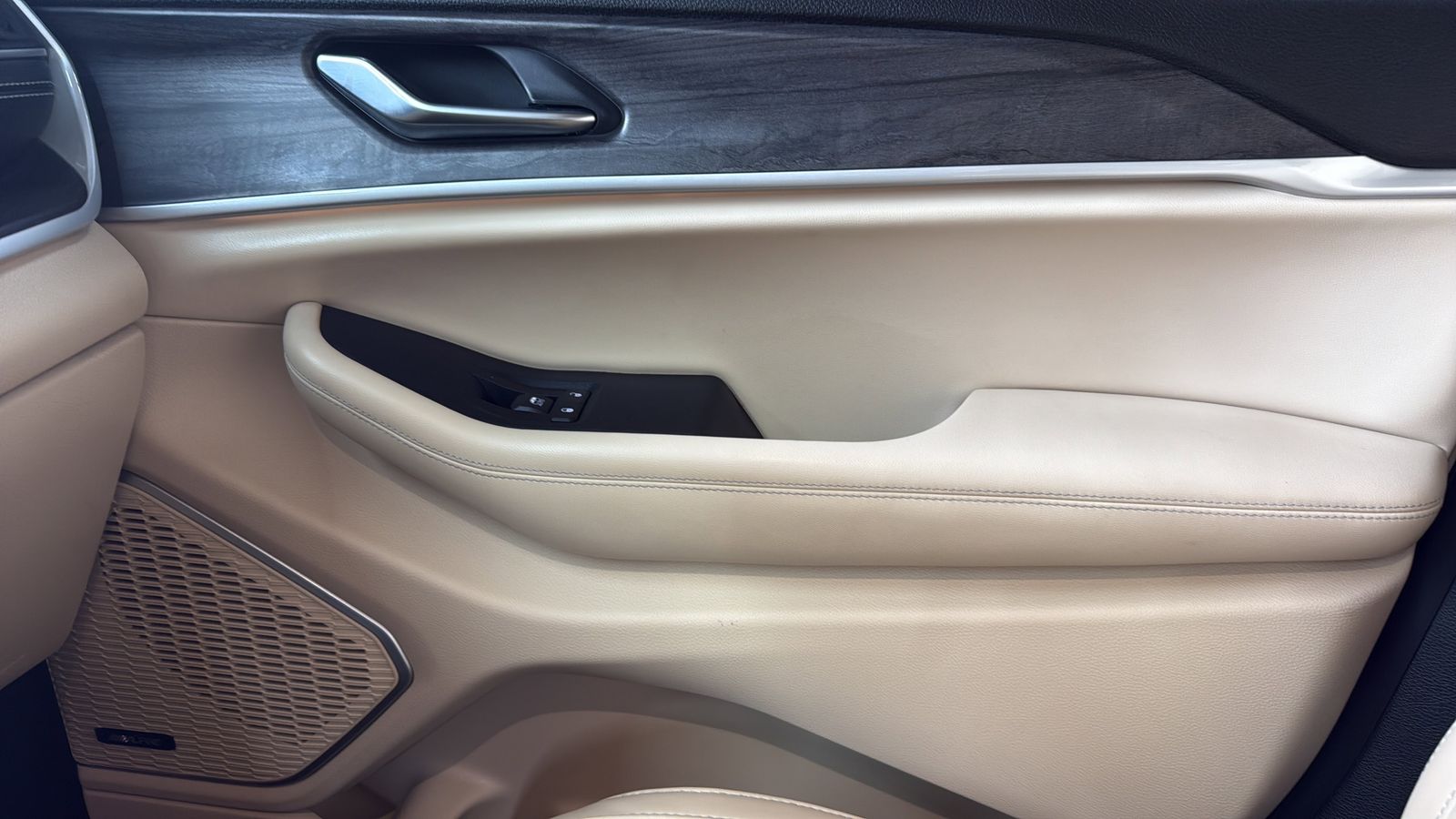 Used Car 2022 Jeep Grand Cherokee L  Limited For Sale Under $30,000 In Austin, Texas