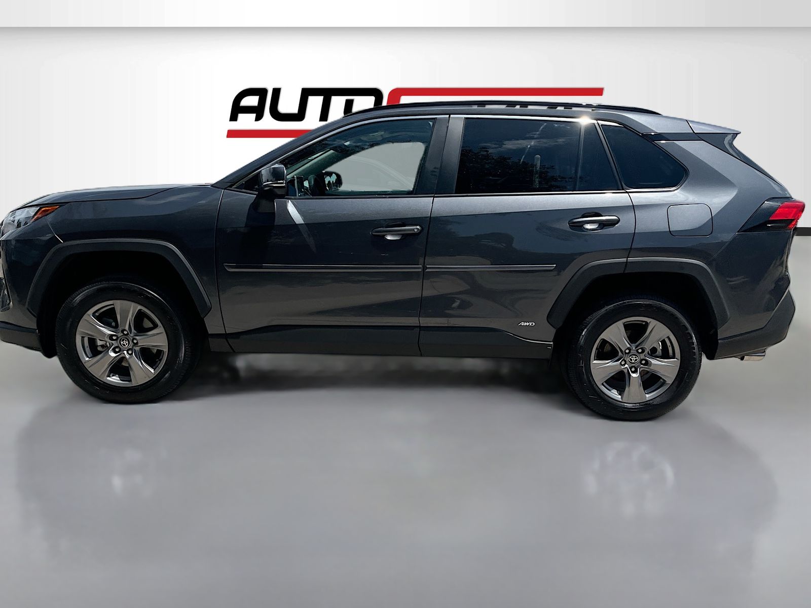 Used 2025 Gray Toyota XLE image 4
