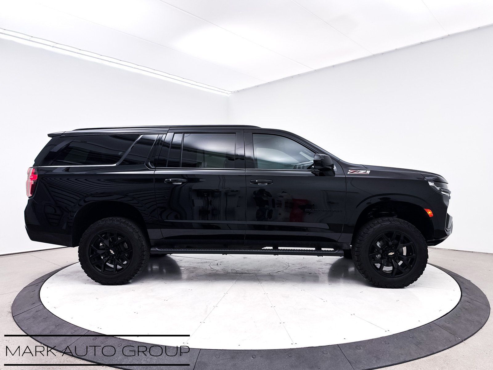 Black 2022 Chevrolet Suburban Z71 4WD SUV / Crossover Four-Wheel Drive
