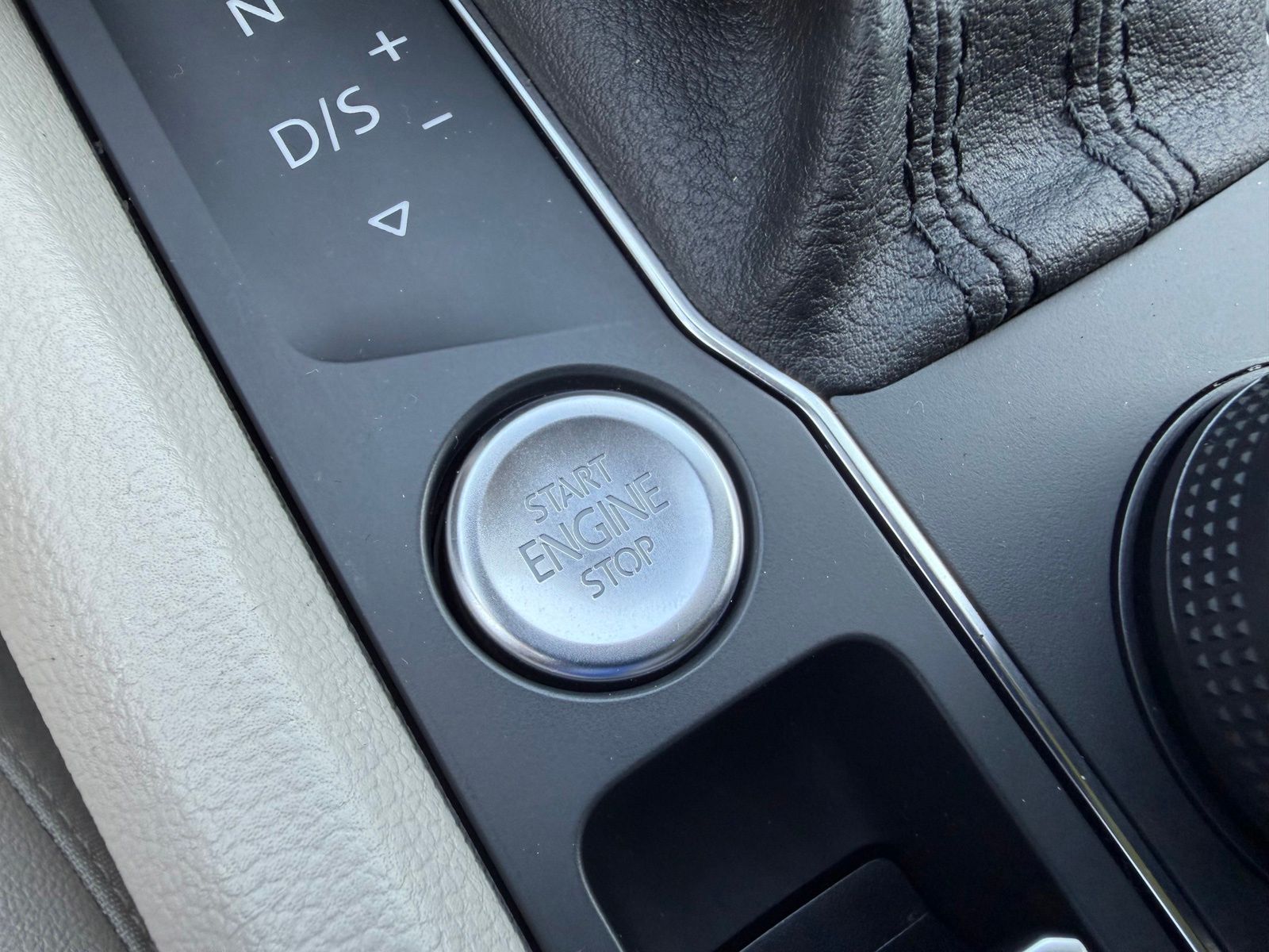 2019 Volkswagen Atlas image 24