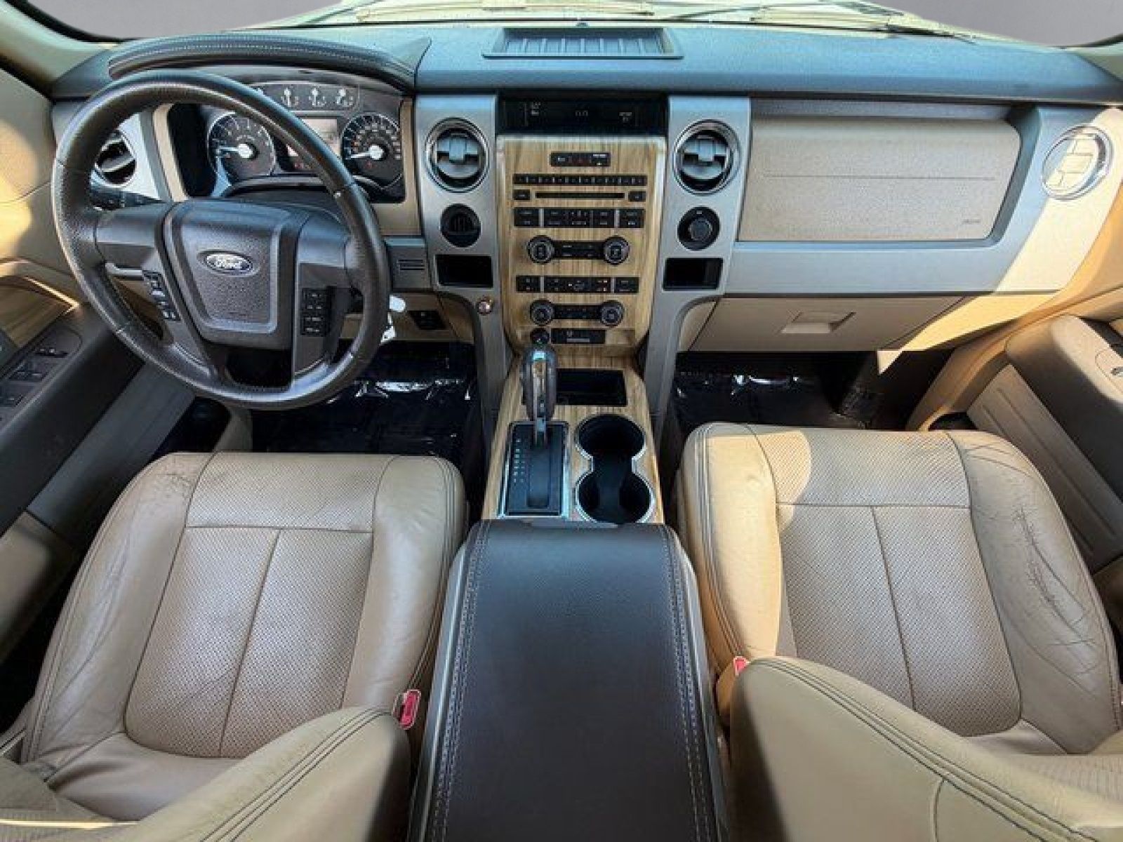 Used 2011 White Ford Lariat image 3