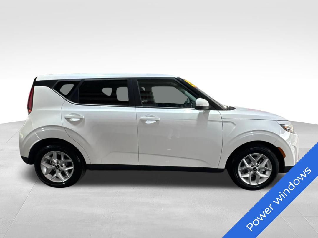 View vehicle photo 4
