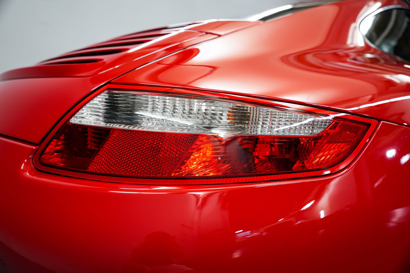 2005 Porsche 911 Carrera — photo 35