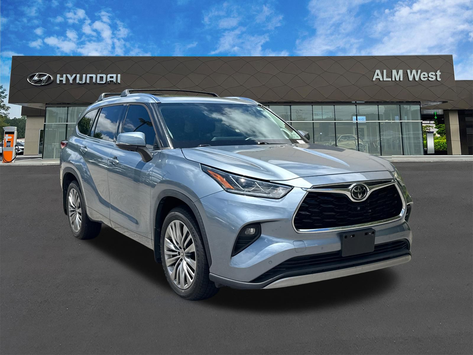 Used 2021  Toyota Platinum image 3