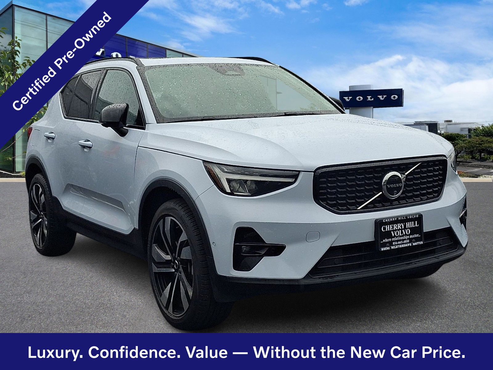 White (Cloud) 2024 Volvo XC40 SUV / Crossover All-Wheel Drive Automatic