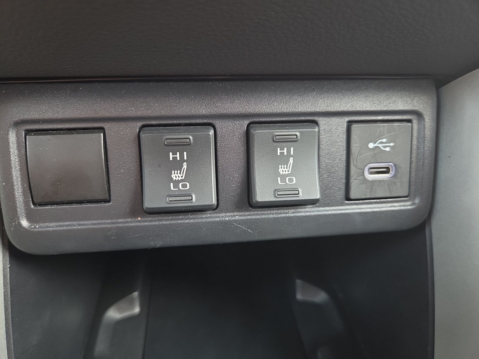2025 Toyota Corolla Cross XLE - Photo 29