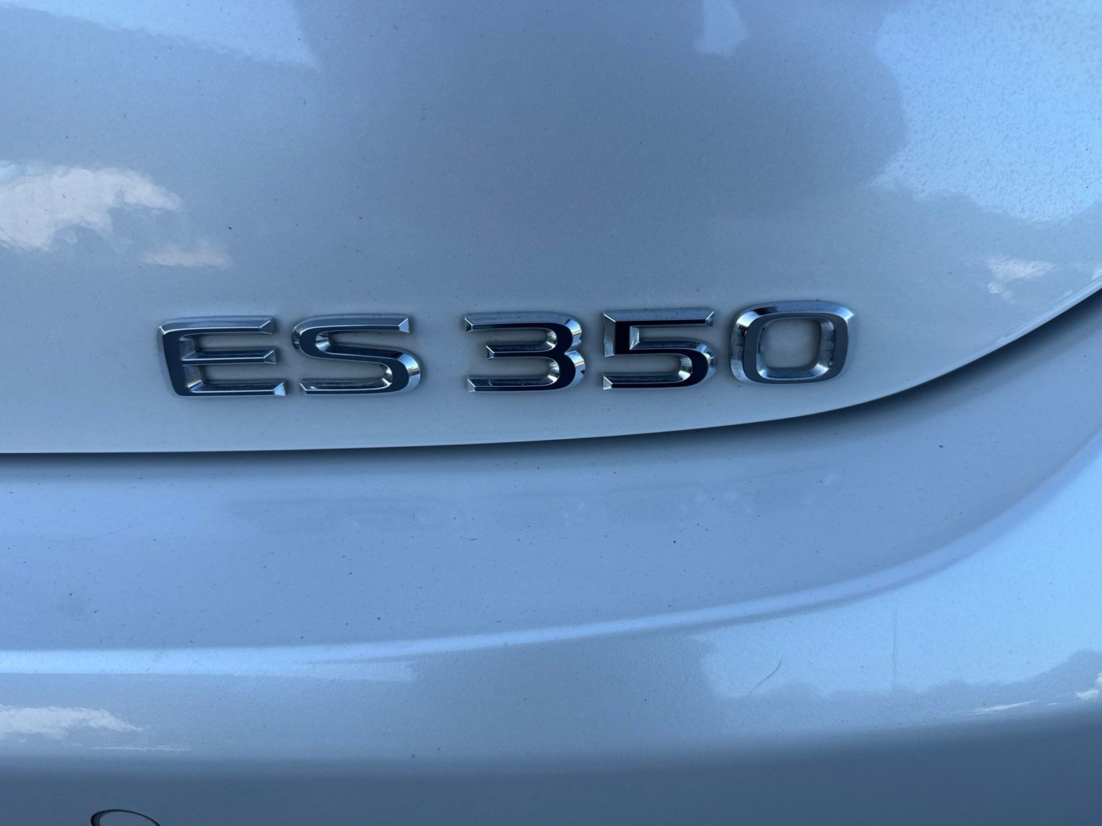 Used 2021 White Lexus 350 image 25