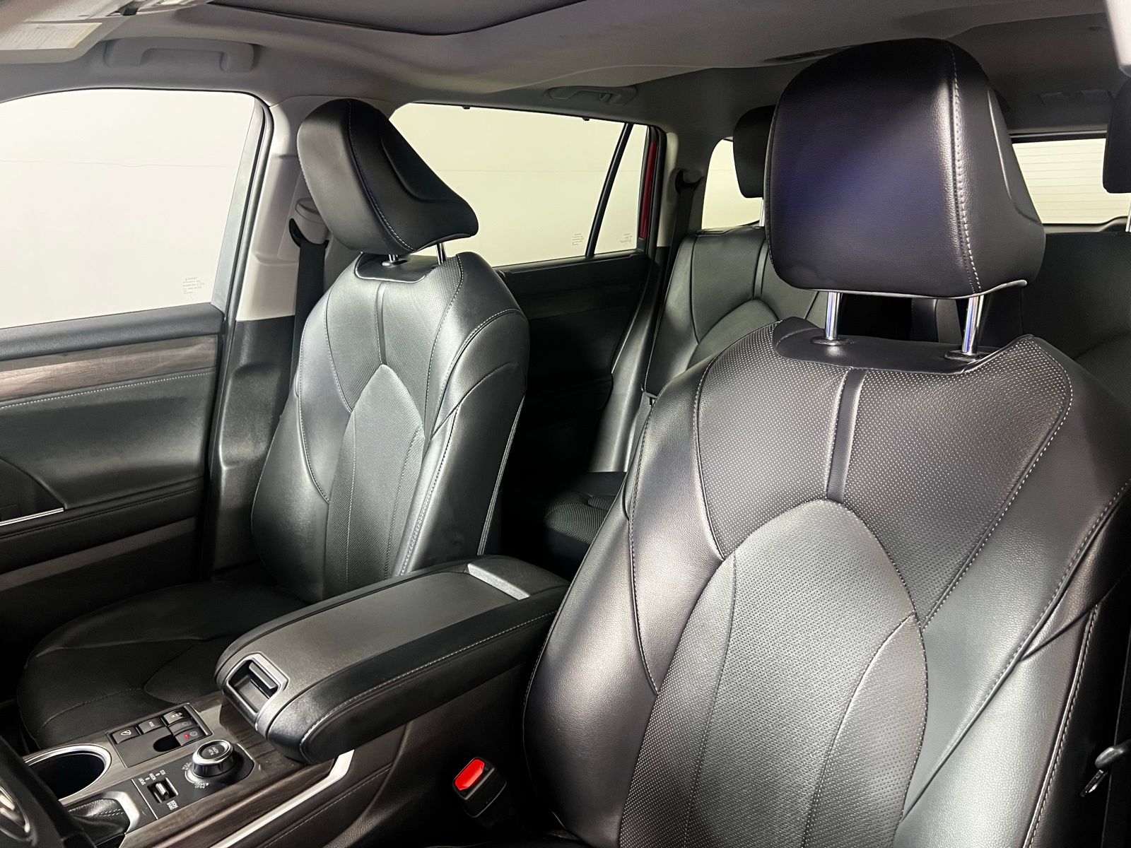 Thumbnail: 2023 Toyota Highlander - 11