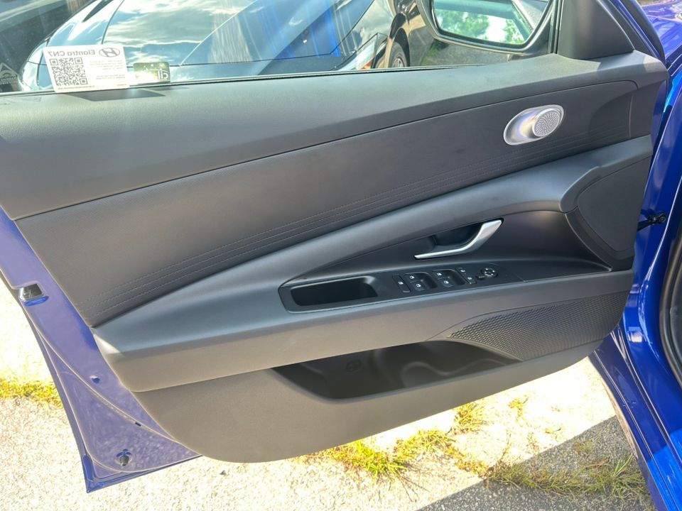 2025 Hyundai Elantra SE photo 11