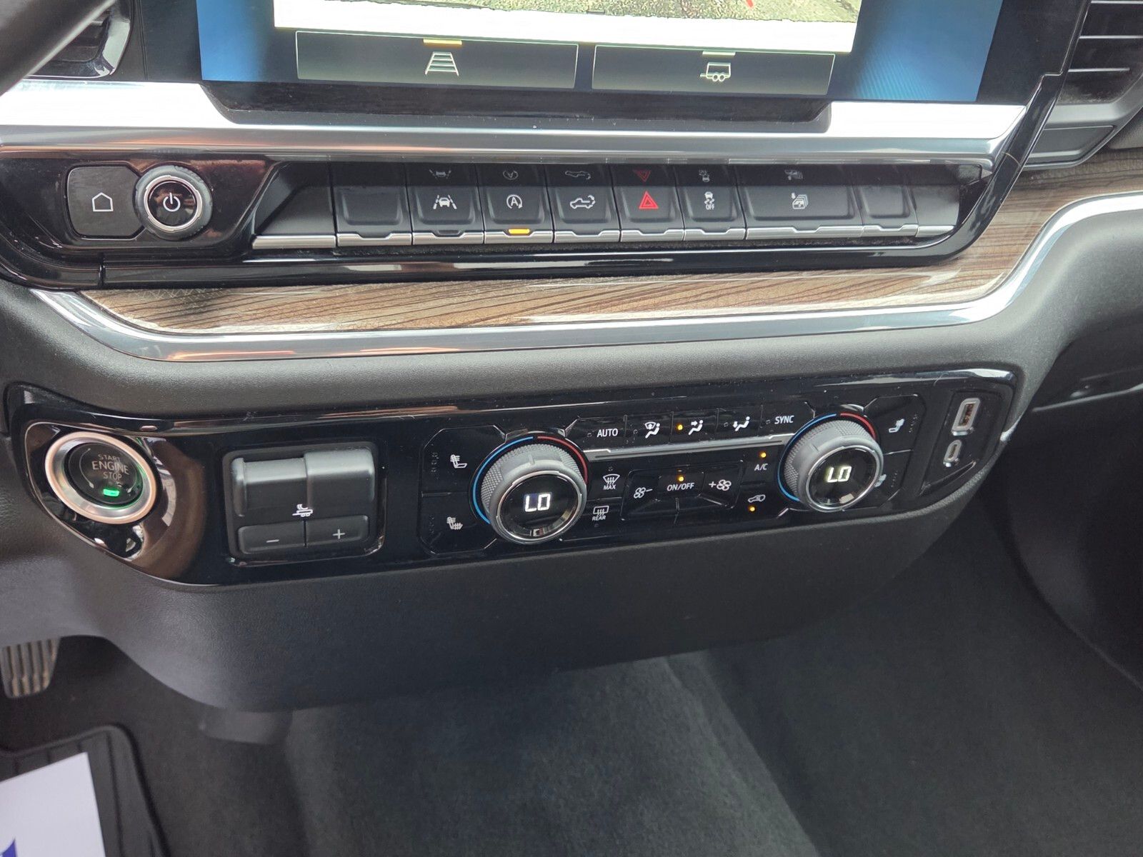 Used 2025 White Chevrolet LT image 21