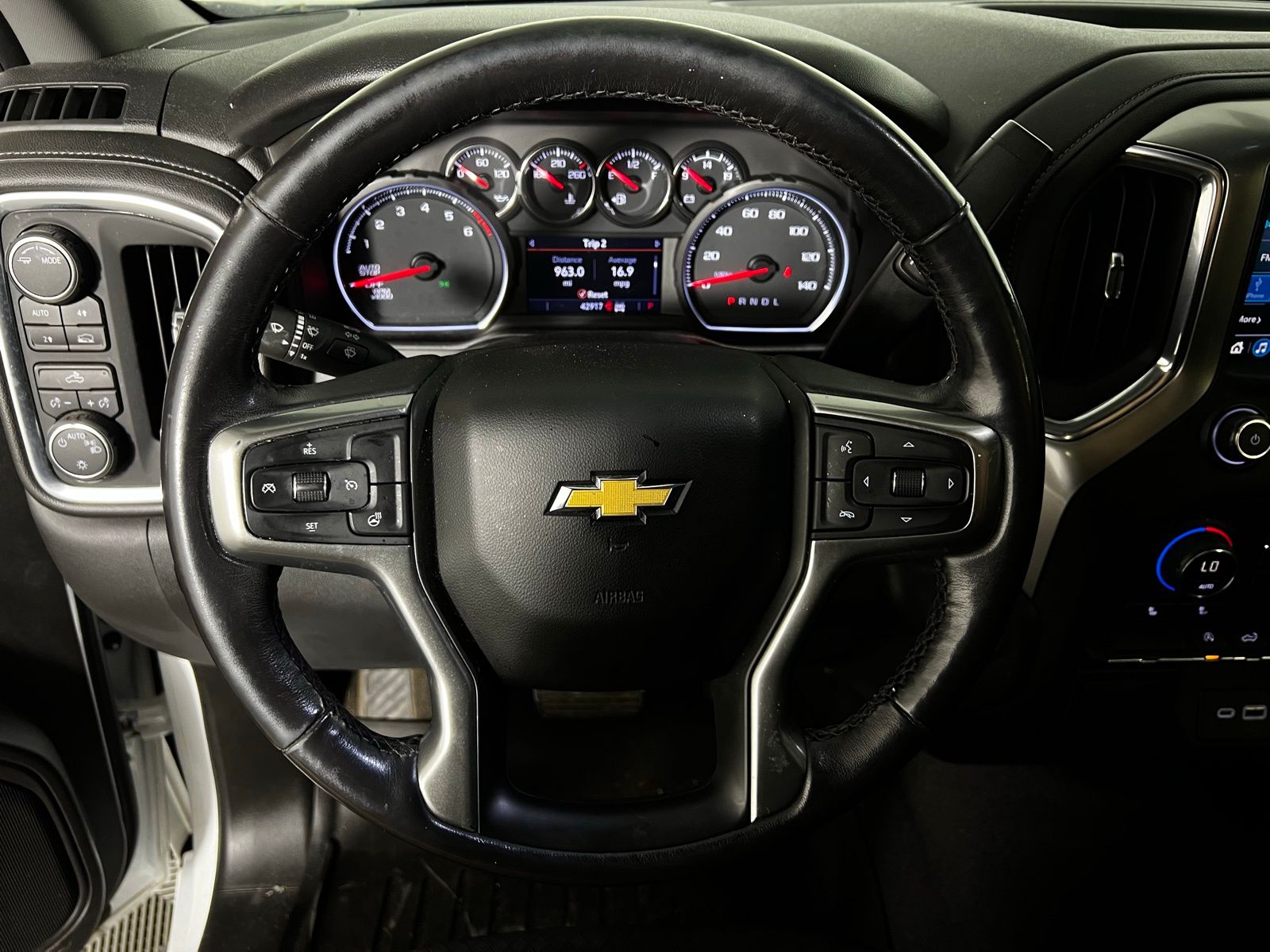 Thumbnail: 2021 Chevrolet Silverado 1500 - 9