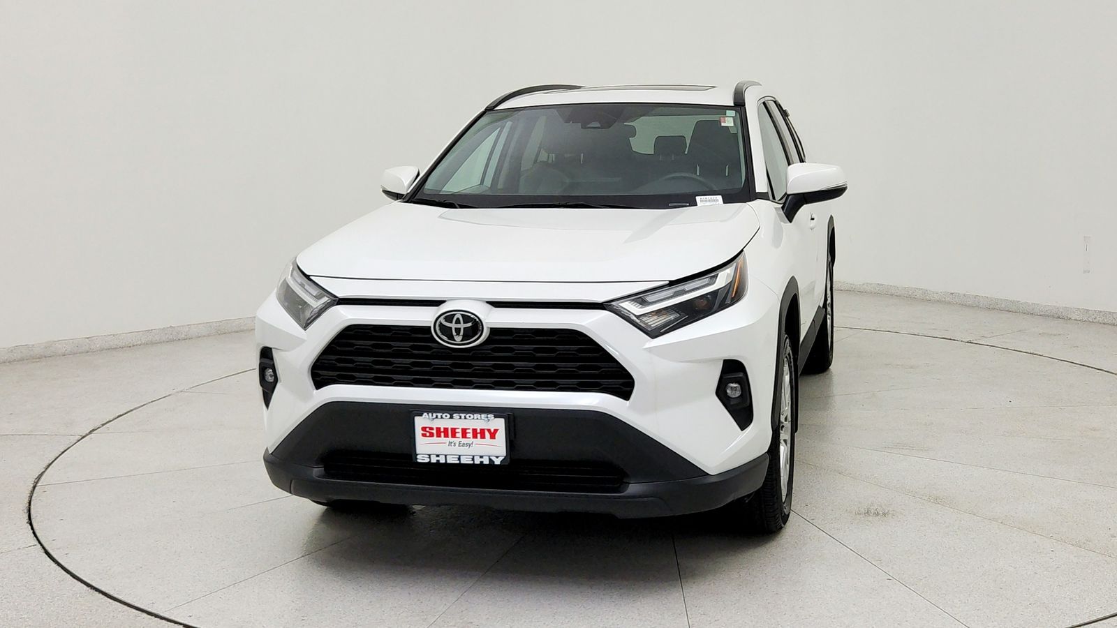 Used 2025 Beige Toyota XLE Premium image 2