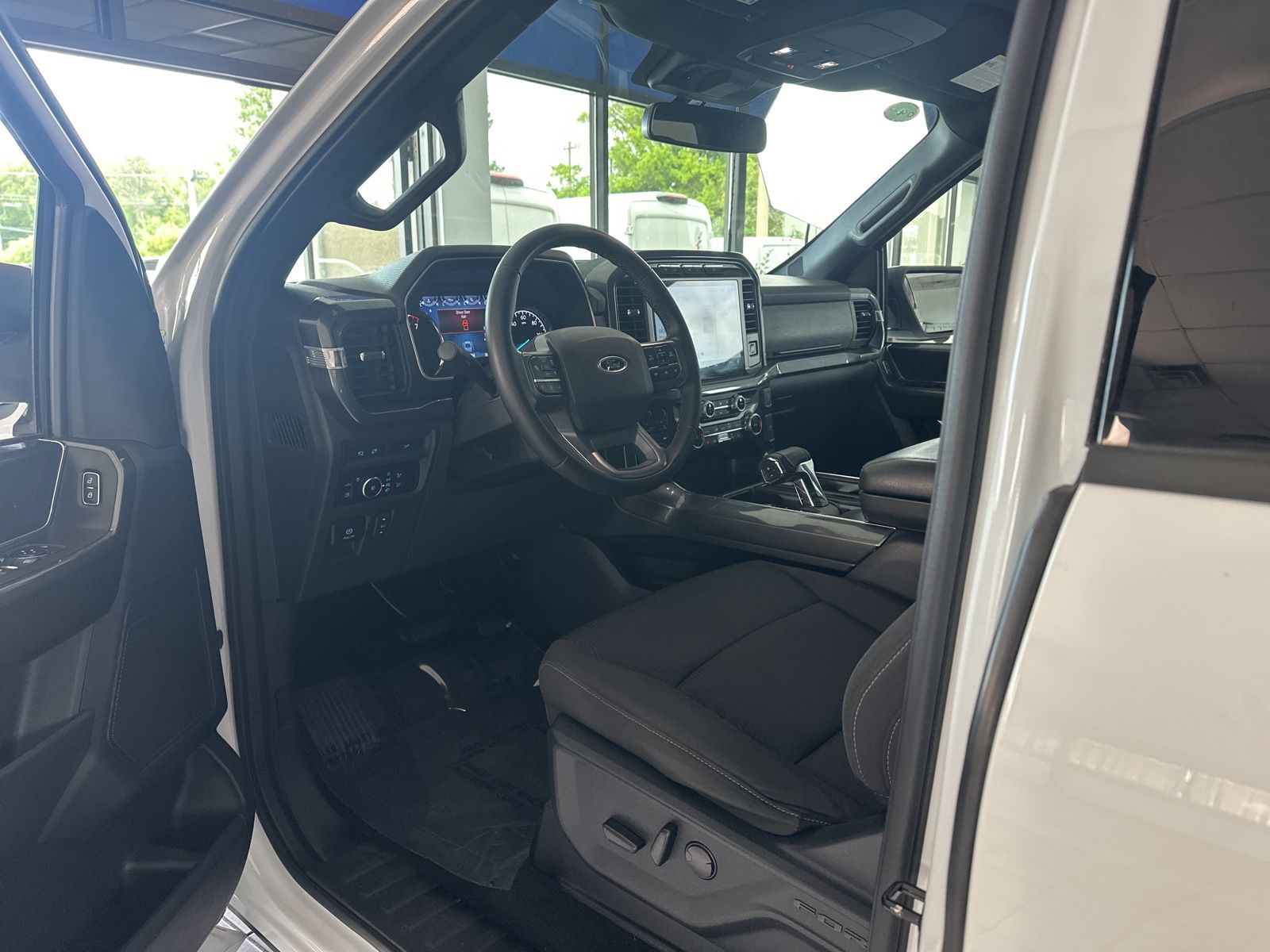 Certified Used 2023 Oxford White Ford XLT image 16