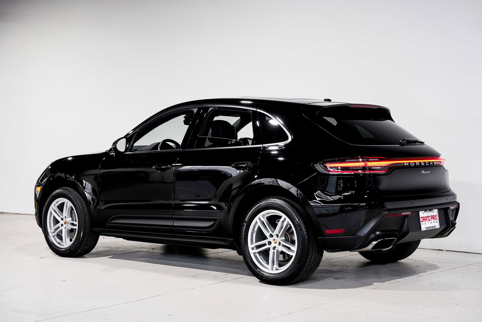 2024 Porsche Macan Base — photo 8