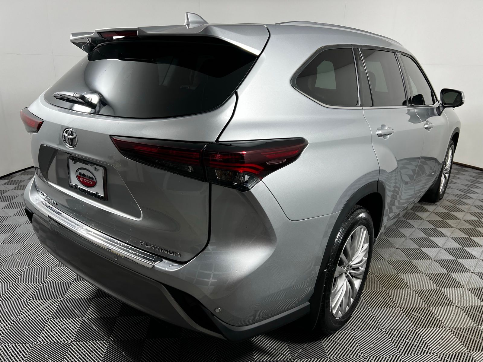 Thumbnail: 2024 Toyota Highlander - 5