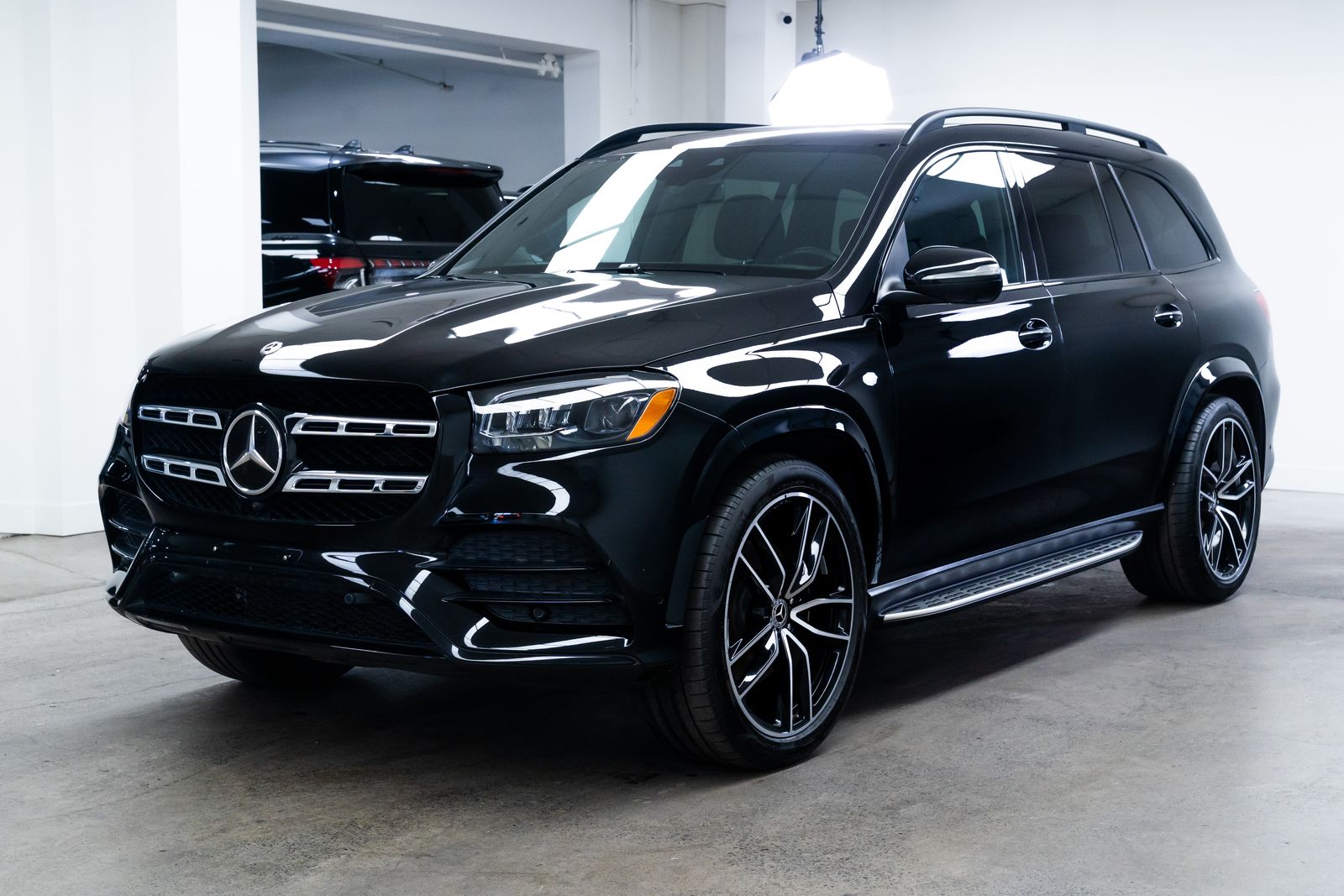 View vehicle photo 3