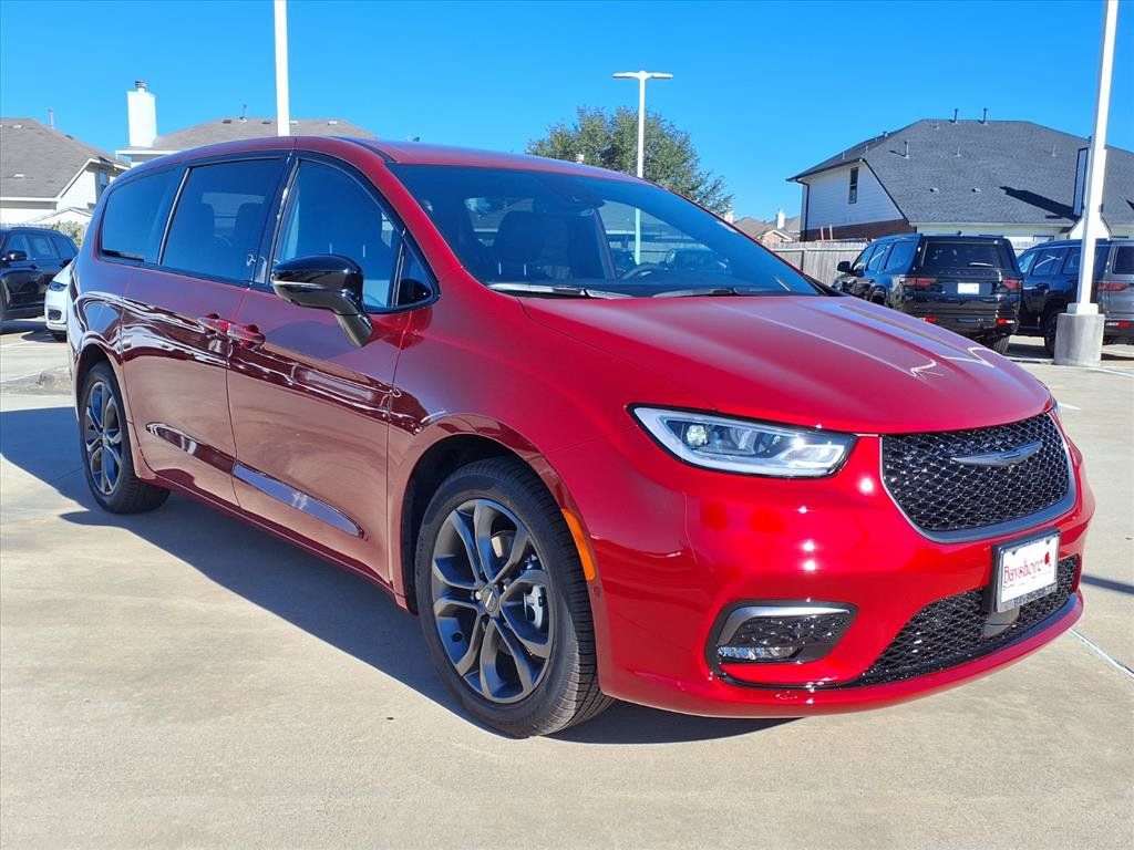 2026 Chrysler Pacifica Select - 1