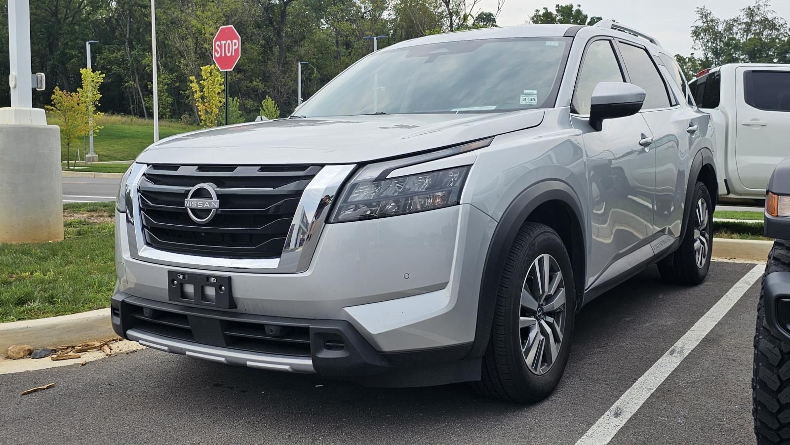 2025 Nissan Pathfinder SL 4WD